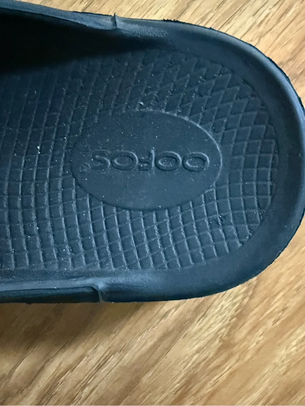 OOFOS Men's Black Recovery Slide Sandals
